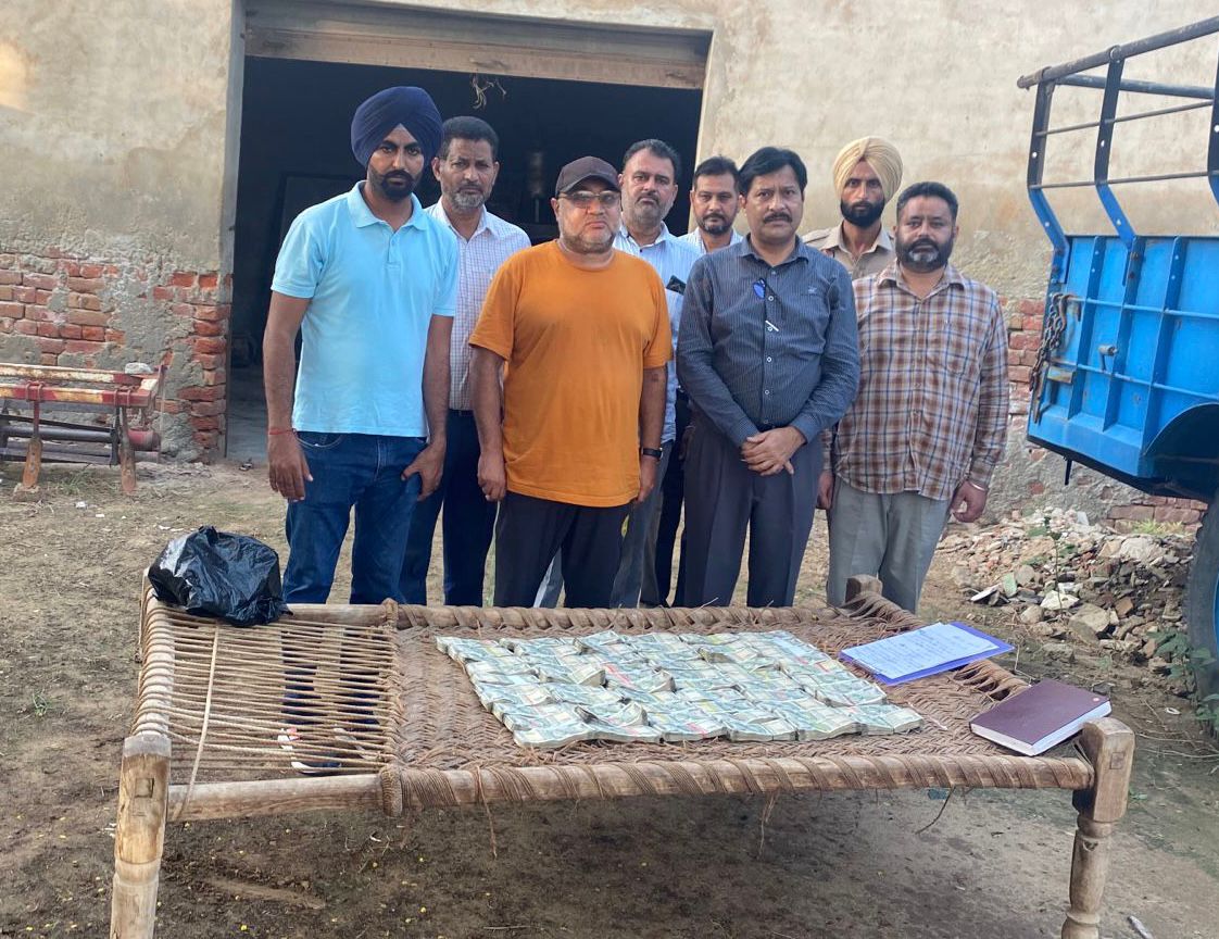 Vigilance Bureau recovers Rs.30 lakh from dismissed Inspector Parminder Bajwa out of Rs 86 lakh confiscated from taxi driver