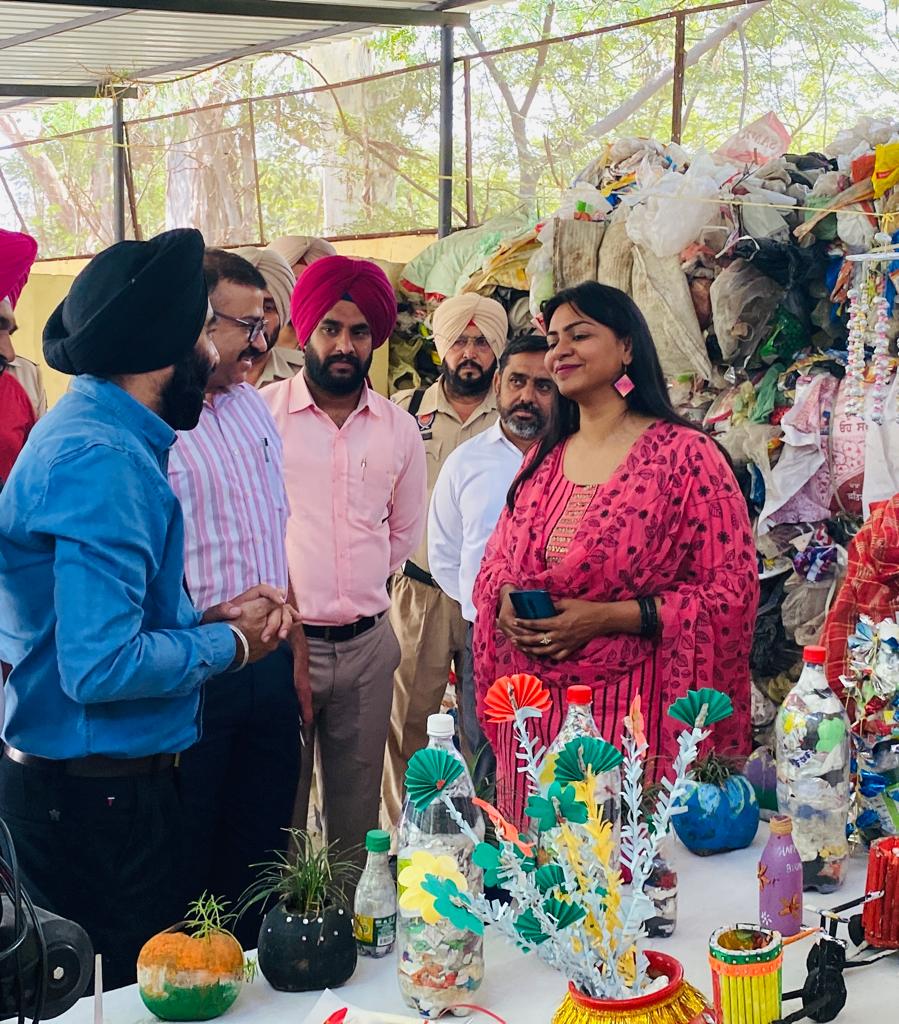 ਸਵੱਛਤਾ ਸਰਵੇਖਣ 2022 ਵਿੱਚ ਸੂਬੇ ਵਿੱਚੋਂ ਪਹਿਲੇ ਅਤੇ ਦੇਸ਼ ਵਿਚੋਂ 64 ਵੇ ਸਥਾਨ ਤੇ ਰਿਹਾ ਫਿਰੋਜ਼ਪੁਰ ਸ਼ਹਿਰ, ਪੰਜਾਬ ਵਿਚੋਂ ਸਵੱਛਤਾ ਪੱਖੋ ਫਿਰੋਜ਼ਪੁਰ ਸ਼ਹਿਰ ਨੂੰ ਮਿਲਿਆ ਪਹਿਲਾ ਦਰਜਾ