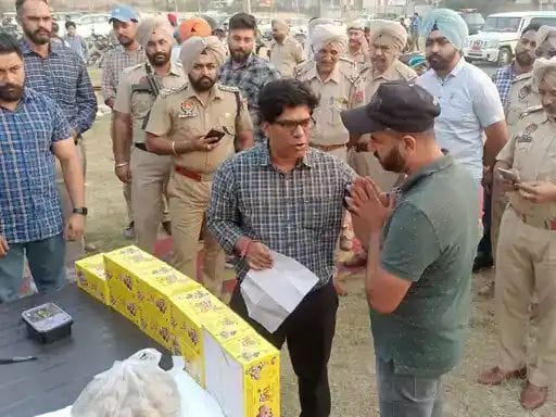ਕਪੂਰਥਲਾ ਦੀ ਪਟਾਕਾ ਮਾਰਕੀਟ ‘ਚ SDM ਦਾ ਛਾਪਾ,  10 ਦੁਕਾਨਾਂ ਸੀਲ