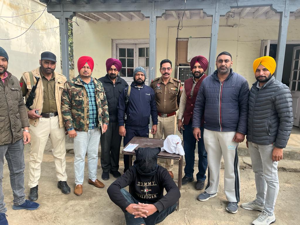 STF ਫਿਰੋਜ਼ਪੁਰ ਰੇਂਜ ਵੱਲੋ ਹੈਰੋਇੰਨ ਦੀ ਸਪਲਾਈ ਕਰ ਰਹੇ ਦੋਸ਼ੀ ਨੂੰ 01 ਕਿਲੋਗ੍ਰਾਮ ਹੈਰੋਇੰਨ ਸਮੇਤ ਕੀਤਾ ਗ੍ਰਿਫਤਾਰ  ।