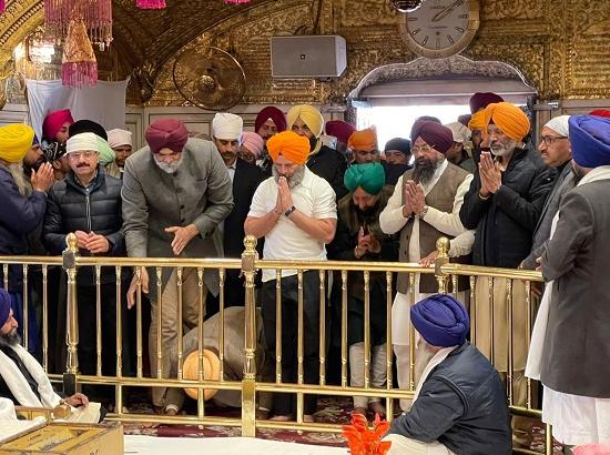 ਕਾਂਗਰਸ ਨੇਤਾ ਰਾਹੁਲ ਗਾਂਧੀ ਨੇ ਮੰਗਲਵਾਰ ਨੂੰ ਅੰਮ੍ਰਿਤਸਰ ਵਿੱਚ ਸ੍ਰੀ ਹਰਿਮੰਦਰ ਸਾਹਿਬ (ਸੁਨਹਿਰੀ ਮੰਦਰ) ਦੇ ਕੀਤੇ ਦਰਸ਼ਨ 