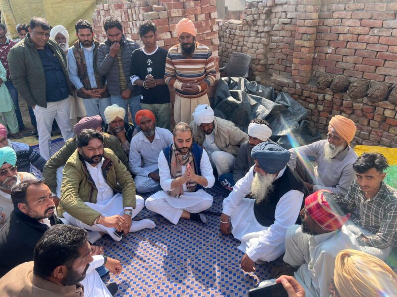 ਸਾਬਕਾ ਵਿਧਾਇਕ ਰਮਿੰਦਰ ਆਵਲਾ ਸੜਕ ਹਾਦਸੇ ਚ੍ਹ ਮਰੇ ਵੇਟਰਾਂ ਦੇ ਪਰਿਵਾਰਾਂ ਦੀ ਮਦਦ ਲਈ ਆਏ  ਅੱਗੇ
