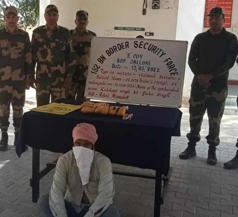 ਫ਼ਿਰੋਜ਼ਪੁਰ ਸਰਹੱਦ ‘ਤੇ BSF ਵੱਲੋਂ ਨਸ਼ਾ ਤਸਕਰ ਗਿਰਫ਼ਤਾਰ, 2.670 ਕਿ.ਗ੍ਰਾ. ਹੈਰੋਇਨ ਬਰਾਮਦ