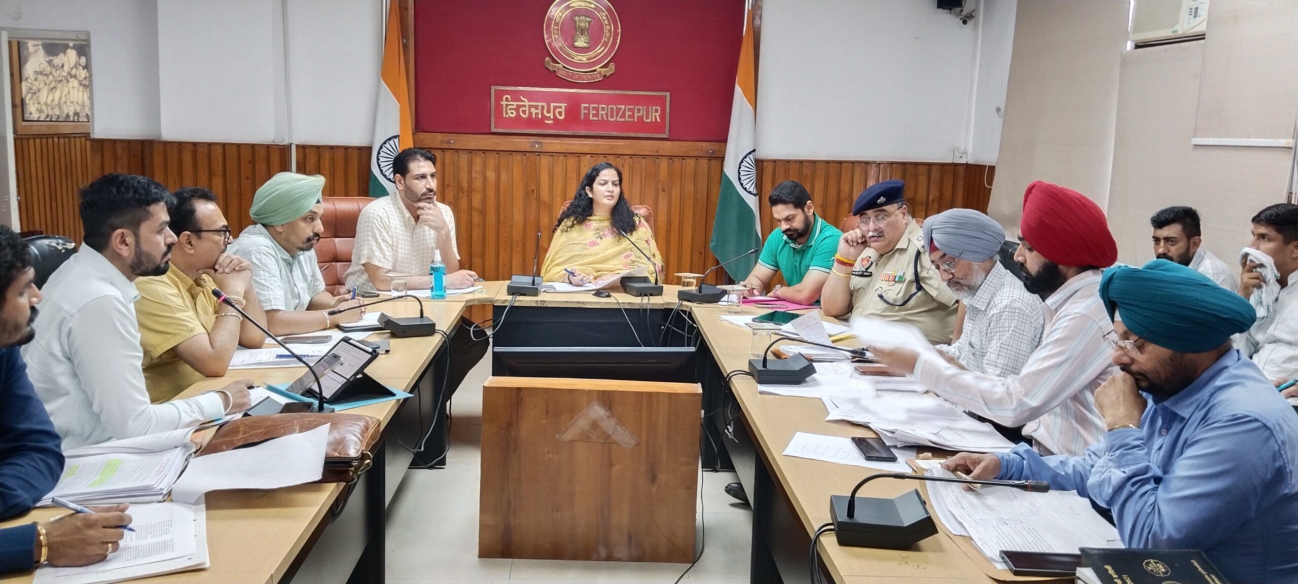 ਪਰਾਲੀ ਸਾੜਨ ਦੀਆਂ ਘਟਨਾਵਾਂ ਨੂੰ ਰੋਕਣ ਲਈ ਡਿਪਟੀ ਕਮਿਸ਼ਨਰ ਵੱਲੋਂ ਅਧਿਕਾਰੀਆਂ ਨਾਲ ਮੀਟਿੰਗ