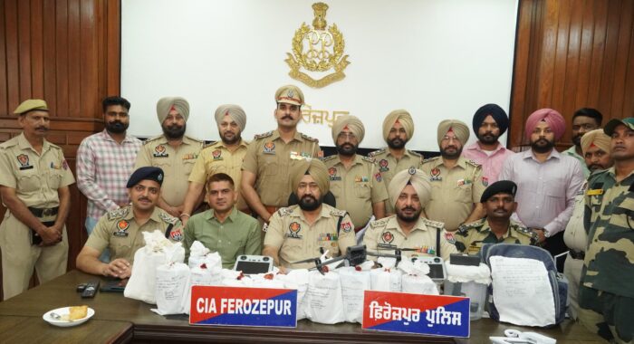 ਹਿੰਦ-ਪਾਕ ਸਰਹੱਦ ‘ਤੇ ਵੱਡੀ ਕਾਰਵਾਈ: ਬੀਐਸਐਫ ਅਤੇ ਪੰਜਾਬ ਪੁਲਿਸ ਨੇ 7 ਕਿਲੋ 677 ਗ੍ਰਾਮ ਹੈਰੋਇਨ ਕੀਤੀ ਬਰਾਮਦ