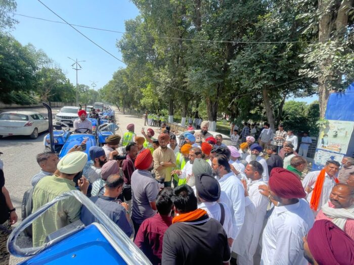 ਬਾੜ੍ਹ ਪੀੜਤ ਕਿਸਾਨਾਂ ਦੀ ਸੇਵਾ ਲਈ ਹੇਮਕੁੰਡ ਫਾਊਂਡੇਸ਼ਨ ਆਇਆ ਅੱਗੇ, 10 ਟਰੈਕਟਰ ਕੀਤੇ ਭੇਟ