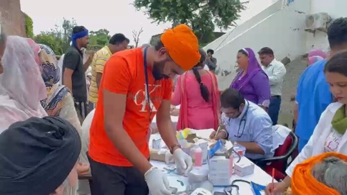 ਹੜ੍ਹ ਪੀੜਤਾ ਦੀ ਮੈਡੀਕਲ ਜਾਂਚ ਲਈ ਸਿਹਤ ਵਿਭਾਗ ਦਾ ਸਹਿਯੋਗ ਦੇਣ ਪੁੱਜੀ ਡੀ ਐਮ ਸੀ ਲੁਧਿਆਣਾ ਦੀ ਵਿਸ਼ੇਸ਼ ਟੀਮ