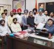 ਮੁਲਾਜ਼ਮ ਮੰਗਾਂ ਸਬੰਧੀ ਏ.ਡੀ.ਸੀ ਨੂੰ ਦਿੱਤਾ ਮੰਗ ਪੱਤਰ
