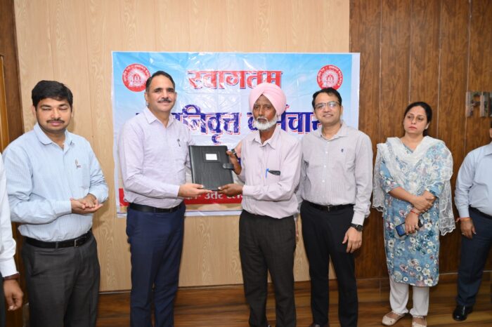 उत्तर रेलवे, फिरोजपुर मंडल में 27 सेवानिवृत रेलकर्मियों को डीआरएम द्वारा 13 करोड़ रुपये का भुगतान