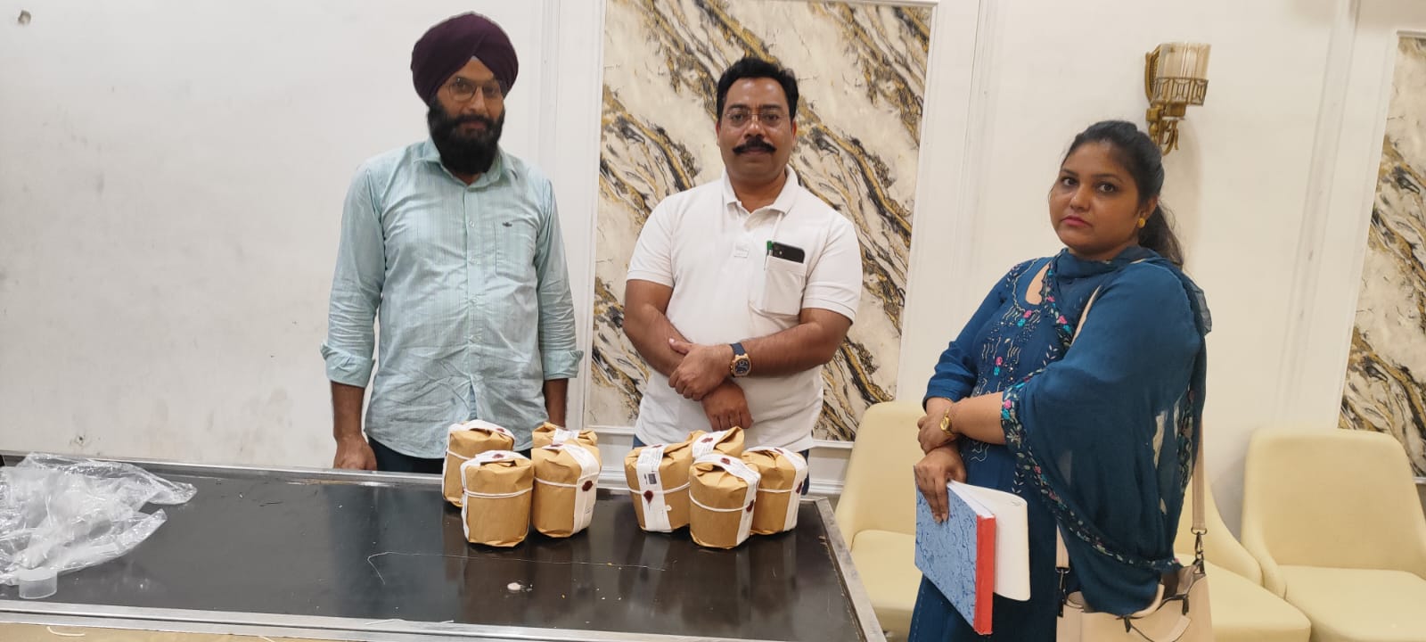 ਫੂਡ ਸੇਫਟੀ ਅਧਿਕਾਰੀਆਂ ਨੇ ਵੱਖ-ਵੱਖ ਮਠਿਆਈਆਂ ਦੀਆਂ ਦੁਕਾਨਾਂ ਦੀ ਚੈਕਿੰਗ ਕਰਕੇ 6 ਸੈਂਪਲ ਭਰੇ