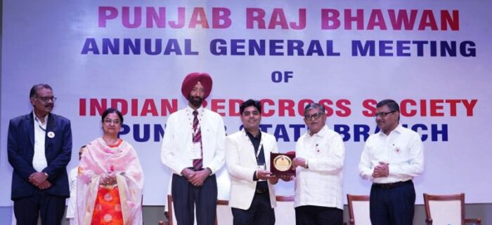 ਮਾਨਵਤਾ ਦੀ ਸੇਵਾ ਲਈ “ਯੈੱਸ ਮੈਨ” ਵਿਪੁਲ ਨਾਰੰਗ ਨੂੰ ਪੰਜਾਬ ਦੇ ਰਾਜਪਾਲ ਵੱਲੋਂ ਕੀਤਾ ਗਿਆ ਸਨਮਾਨਿਤ