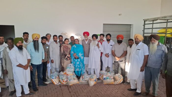 ਸਰਹੱਦੀ ਪਿੰਡਾਂ ਚ ਬਲਜੀਤ ਕੌਰ ਬੰਗੜ ਵੱਲੋਂ 550 ਪਰਿਵਾਰਾਂ ਨੂੰ ਰਸੋਈ ਕਿੱਟਾਂ ਵੰਡੀਆਂ ਗਈਆਂ