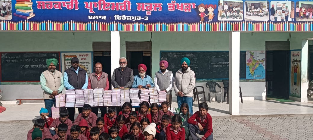 ਪੰਜਾਬ ਗੌਰਮੈਂਟ ਪੈਨਸ਼ਨਰ ਐਸੋਸੀਏਸ਼ਨ  ਫਿਰੋਜਪੁਰ ਵੱਲੋਂ  ਹੜ ਮਾਰੂ ਇਲਾਕੇ (ਹੁਸੈਨੀਵਾਲਾ ) ਦੇ ਦੋ ਸਕੂਲਾਂ ਦੇ ਗਰੀਬ ਬੱਚਿਆਂ ਨੂੰ ਸਟੇਸ਼ਨਰੀ ਕੀਤੀ ਗਈ ਵੰਡ 