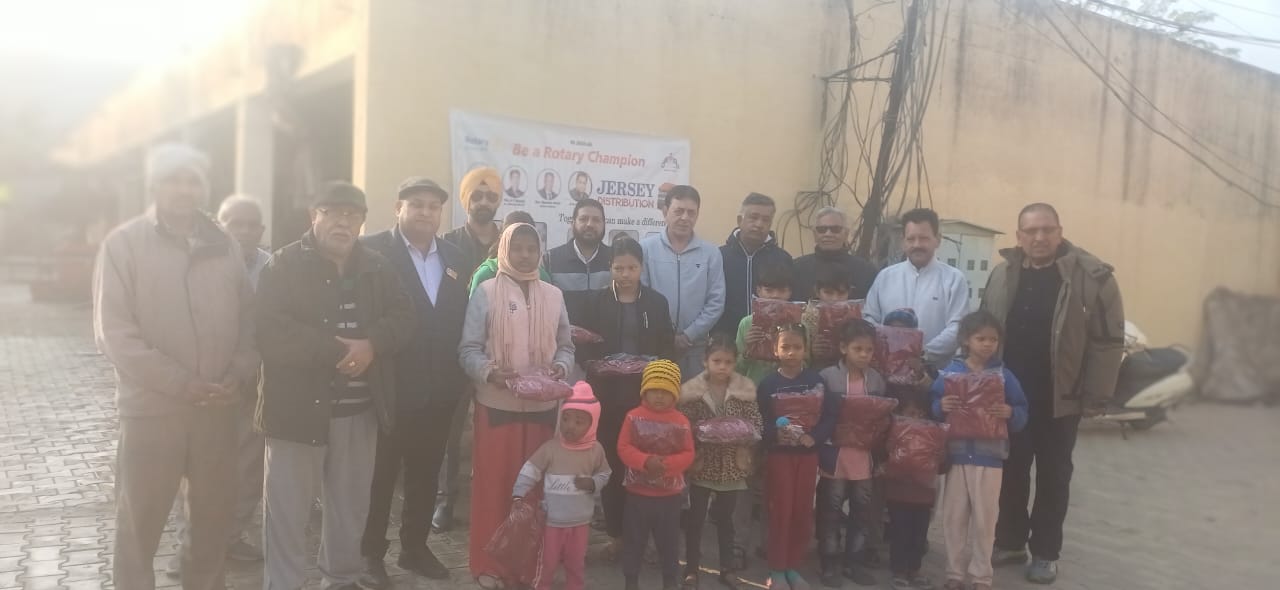 ਰੋਟਰੀ ਕਲੱਬ ਫਿਰੋਜ਼ਪੁਰ ਸਿਟੀ ਵੱਲੋਂ ਲੋੜਵੰਦ ਬੱਚਿਆਂ ਨੂੰ ਗਰਮ ਜਰਸੀਆਂ ਵੰਡੀਆਂ