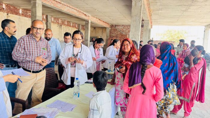 ਸਿਵਲ ਹਸਪਤਾਲ ਦੇ ਮਾਹਰ ਡਾਕਟਰਾਂ ਵੱਲੋ ਕੀਤੀ ਜਾ ਰਹੀ ਹੈ ਸਿਹਤ ਜਾਂਚ : ਡਾ ਰਾਜੀਵ ਪਰਾਸ਼ਰ 