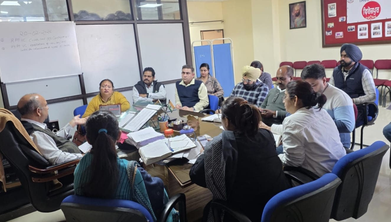 ਸਿਵਲ ਸਰਜਨ ਵਲੋਂ ਸੀਨੀਅਰ ਮੈਡੀਕਲ ਅਫਸਰਾਂ ਨਾਲ ਕੀਤੀ ਮੀਟਿੰਗ