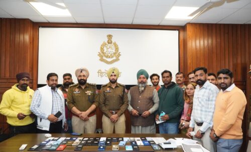ਜ਼ਿਲ੍ਹਾ ਪੁਲਿਸ ਫਿਰੋਜ਼ਪੁਰ ਵੱਲੋਂ 72 ਗੁੰਮ ਹੋਏ ਮੋਬਾਈਲ ਅਸਲ ਮਾਲਕਾਂ ਦੇ ਹਵਾਲੇ