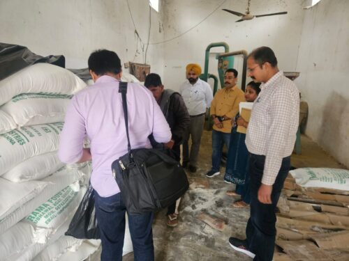 ਸਿਹਤ ਵਿਭਾਗ ਵੱਲੋਂ ਫ਼ਿਰੋਜ਼ਪੁਰ ਕੇਂਦਰੀ ਜੇਲ੍ਹ ਵਿੱਚ ਖਾਣ ਵਾਲੀ ਵਸਤੂਆਂ ਦੇ ਸੈਂਪਲ ਲਏ