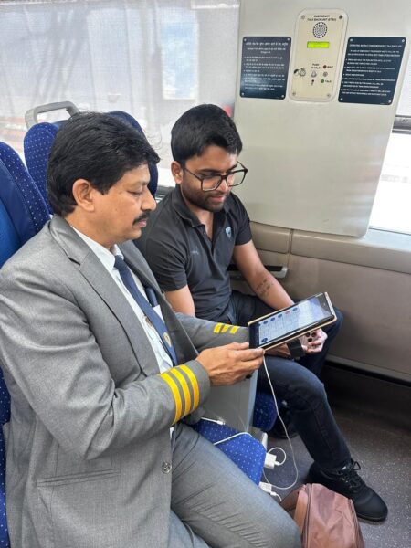 फिरोजपुर मंडल में टिकट जांच प्रणाली हुई अब डिजिटल