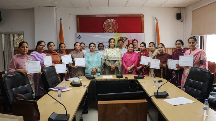 ਡਿਪਟੀ ਕਮਿਸ਼ਨਰ ਨੇ 12 ਮਹਿਲਾ ਬੀ.ਐਲ.ਓਜ਼ ਨੂੰ ਕੀਤਾ ਸਨਮਾਨਿਤ 