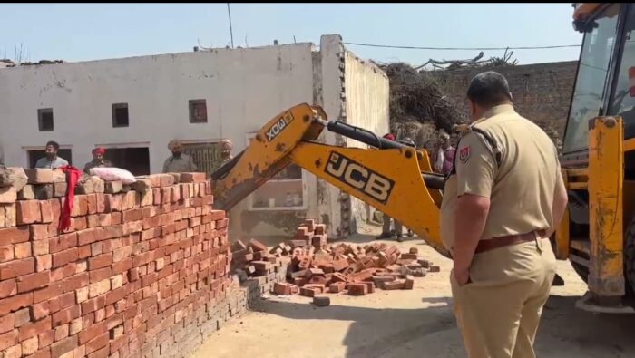 ਨਸ਼ਿਆਂ ਵਿਰੁੱਧ ਮੁਹਿੰਮ ਤਹਿਤ ਫਿਰੋਜ਼ਪੁਰ ਪੁਲਿਸ ਦੀ ਵੱਡੀ ਕਾਰਵਾਈ, ਨਸ਼ਾ ਤਸਕਰ ਦੇ ਘਰ ਚਲਿਆ ਪਿਲਾ ਪੰਜਾ