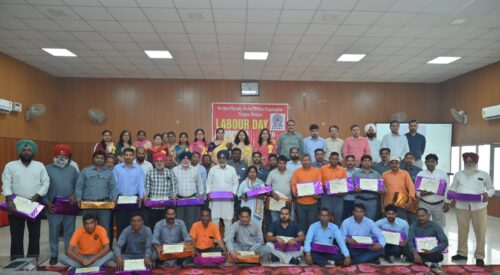 मजदूर दिवस पर फिरोजपुर मंडल के 50 रेलकर्मी सम्मानित