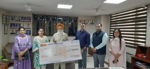 सड़क दुर्घटना के दौरान ऑफ ड्यूटी दिवंगत रेल कर्मचारी के परिजनों को मिली 40 लाख रुपये की बीमा राशि।