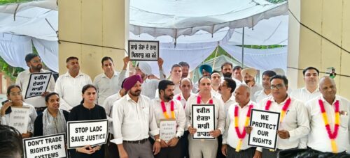ਫਿਰੋਜ਼ਪੁਰ ਵਿੱਚ ਐਲ.ਏ.ਡੀ.ਸੀ. ਨੀਤੀ ਖ਼ਿਲਾਫ਼ ਵਕੀਲਾਂ ਦੀ ਭੁੱਖ ਹੜਤਾਲ ਸ਼ੁਰੂ, ‘ਨੋ ਵਰਕ ਡੇ’ ਅੰਦੋਲਨ ਜਾਰੀ