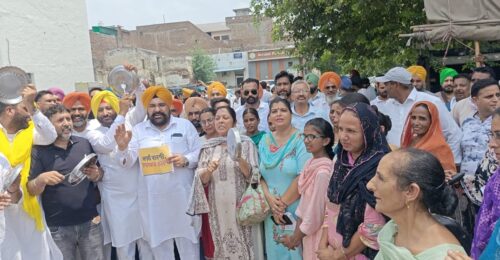 ਫਿਰੋਜ਼ਪੁਰ ਵਿੱਚ ਆਮ ਆਦਮੀ ਪਾਰਟੀ ਦਾ ਕੇਂਦਰ ਸਰਕਾਰ ਖ਼ਿਲਾਫ਼ ਜ਼ੋਰਦਾਰ ਪ੍ਰਦਰਸ਼ਨ, “ਥਾਲੀ ਖੜਕਾਓ, ਤਾਨਾਸ਼ਾਹ ਭਜਾਓ” ਦੇ ਨਾਅਰੇ ਗੂੰਜੇ