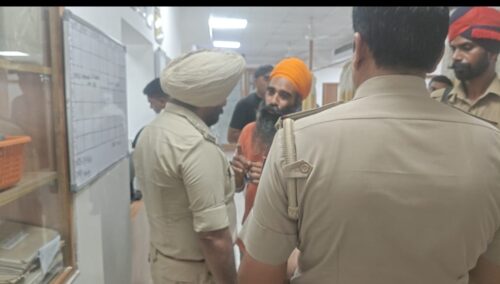 65 ਸਾਲਾ ਵਿਅਕਤੀ ਦੇ ਮੱਥੇ ‘ਚ ਲੱਗੀਆਂ ਦੋ ਗੋਲੀਆਂ, ਹਾਲਤ ਨਾਜ਼ੁਕ, ਜਾਂਚ ‘ਚ ਜੁਟੀ ਪੁਲਿਸ