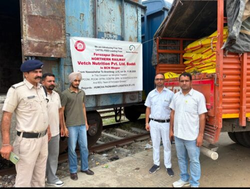 फिरोजपुर मंडल के नवांशहर दोआबा से अनंतनाग के लिए कैटल फ़ीड का पहला पीसमील वैगन रवाना।