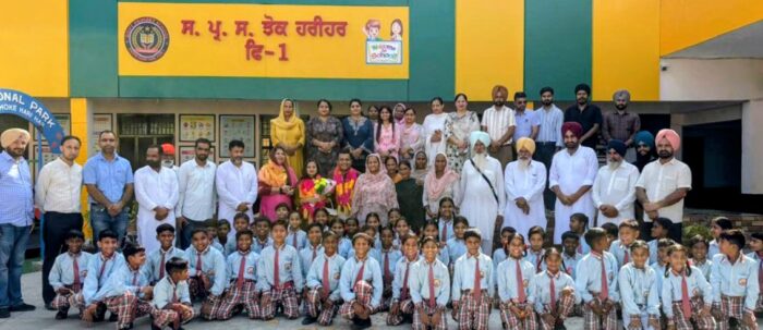 ਰਾਜ ਪੁਰਸਕਾਰ ਪ੍ਰਾਪਤ ਕਰਨ ’ਤੇ ਸੈਂਟਰ ਹੈਡ ਟੀਚਰ ਪੂਜਾ ਅਰੋੜਾ ਦਾ ਪਿੰਡ ਵਾਸੀਆਂ ਵੱਲੋਂ ਨਿੱਘਾ ਸਵਾਗਤ