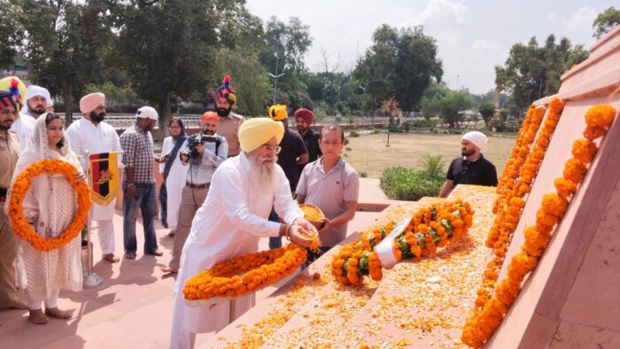 -ਕੈਬਨਿਟ ਮੰਤਰੀ ਗੁਰਮੀਤ ਸਿੰਘ ਖੁੱਡੀਆਂ ਨੇ ਗੁਰਦੁਆਰਾ ਸਾਰਾਗੜ੍ਹੀ ਸਾਹਿਬ ਵਿਖੇ ਨਤਮਸਤਕ ਹੋ ਕੇ ਸ਼ਹੀਦਾਂ ਨੂੰ ਸ਼ਰਧਾਂਜਲੀ ਕੀਤੀ ਭੇਟ