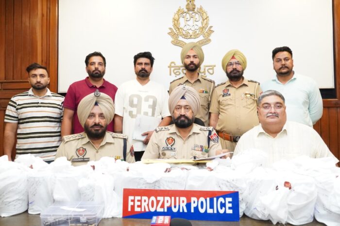20 ਕਿਲੋ ਤੋਂ ਵੱਧ ਹੈਰੋਇਨ ਦੀ ਖੇਪ ਬਰਾਮਦ, ਨਾਲ ਮਿਲੀਆਂ 3 ਜੋੜੀਆਂ ਚਾਂਦੀ ਦੀਆਂ ਪੰਜੇਬਾਂ!
