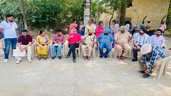 -ਐਸ.ਡੀ.ਐਮ. ਵੱਲੋਂ ਡਰੱਗ ਹੌਟਸਪੌਟ ਖੇਤਰਾਂ ਦਾ ਦੌਰਾ, ਲੋਕਾਂ ਨੂੰ ਪ੍ਰਸ਼ਾਸਨ ਦਾ ਸਹਿਯੋਗ ਕਰਨ ਦੀ ਅਪੀਲ