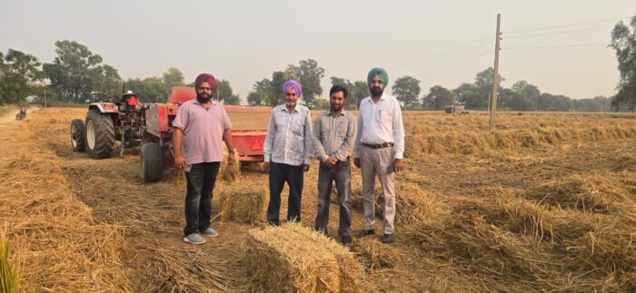 ਤਹਿਸੀਲਦਾਰ ਵੱਲੋਂ ਕਿਸਾਨਾਂ ਨੂੰ ਪਰਾਲੀ ਨਾ ਸਾੜਨ ਲਈ ਕੀਤਾ ਪ੍ਰੇਰਿਤ